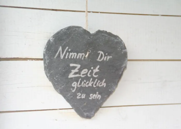 Ferienhof-carstensen-wohnung-leuchtturm * Süderende